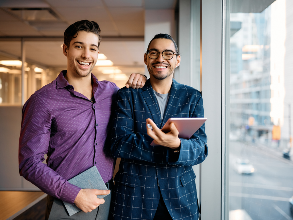 two business customers discuss choosing a business bank account